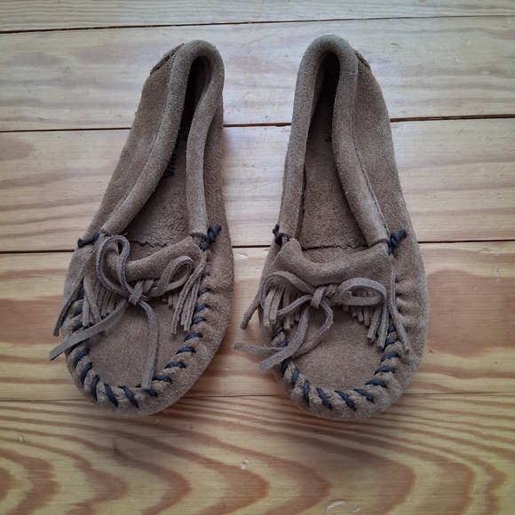 Minnetonka Other - Minnetonka Brown Suede Moccasins with Fringe